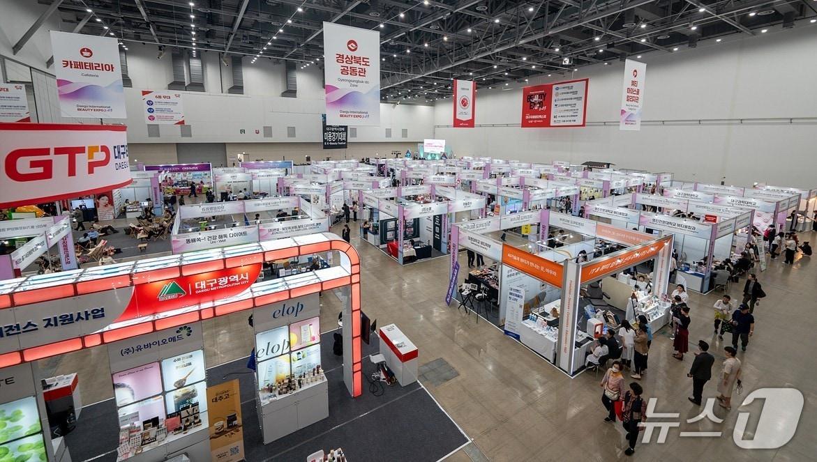 본문 이미지 - 대구시는 9일 대구국제뷰티엑스포에 참여할 기업을 오는 5월 31일까지 모집한다고 밝혔다. 사진은 지난해 열린 대구국제뷰티엑스포. (대구시 제공. 재판매 및 DB 금지)/뉴스1