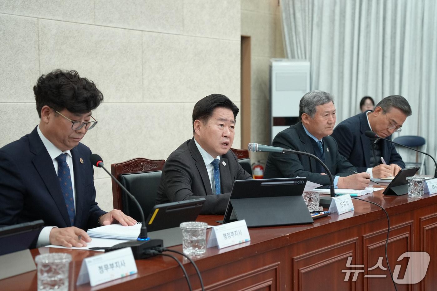 본문 이미지 - 오영훈 제주지사가 9일 도청 탐라홀에서 3월 월간정책 공유회의를 주재하고 있다.(제주도청 제공. 재판매 및 DB 금지)/뉴스1 