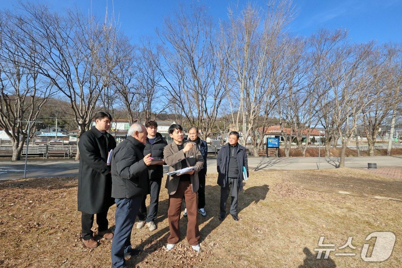 본문 이미지 - 전북 임실군이 정부 국정과제인 '햇빛소득마을 공모사업'에 선제적으로 대응하기 위해 추진한 읍·면 찾아가는 사업설명회를 하고 있다.(임실군제공, 재판매 및 DB금지)2026.3.9/뉴스1