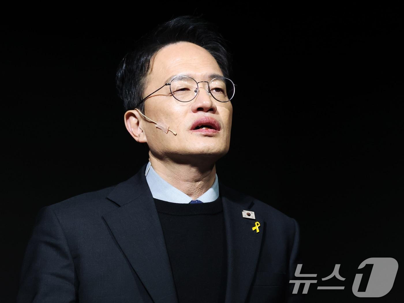 본문 이미지 - 서울시장 출마를 선언한 박주민 더불어민주당 의원이 9일 오후 서울 마포구 가온스테이지에서 열린 '새로운 서울 설계도' 비전 선포식에서 공약을 발표하고 있다. 2026.3.9 ⓒ 뉴스1 황기선 기자