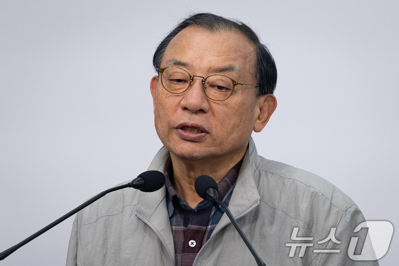 본문 이미지 - 이정현 국민의힘 공천관리위원장이 9일 서울 여의도 중앙당사에서 기자간담회를 열고 취재진 질문에 답하고 있다. 2026.3.9 ⓒ 뉴스1 유승관 기자