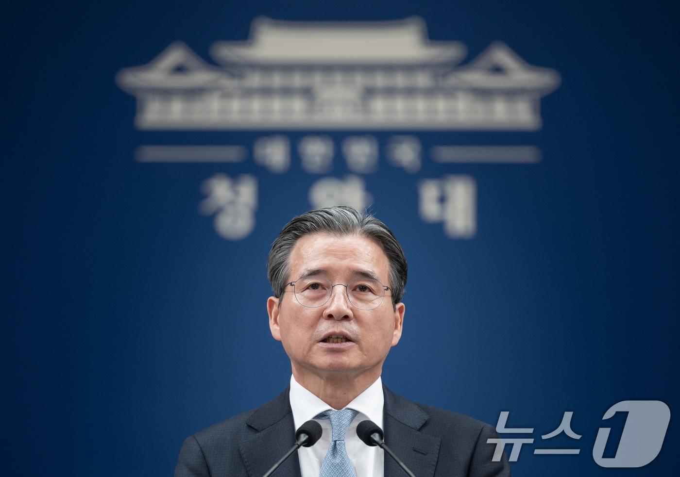 본문 이미지 - 김용범 정책실장이 9일 청와대 춘추관에서 중동 상황 등 비상경제점검회의 관련 브리핑을 하고 있다. 2026.3.9 ⓒ 뉴스1 이재명 기자