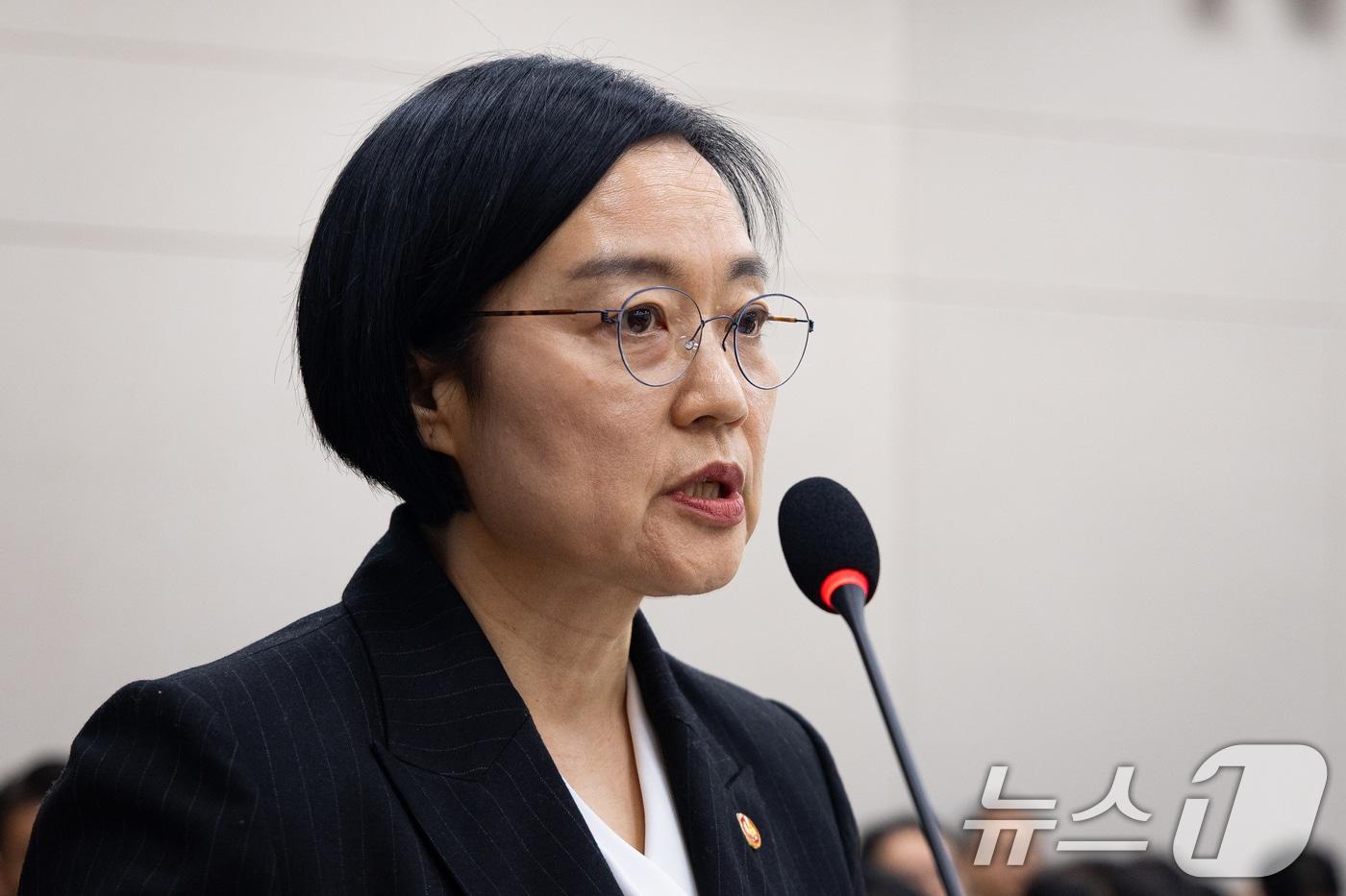 본문 이미지 - 한성숙 중소벤처기업부 장관이 9일 서울 여의도 국회에서 열린 제433회 국회(임시회) 산업통상자원중소벤처기업위원회 제1차 전체회의에서 인사말 및 업무보고를 하고 있다. 2026.3.9 ⓒ 뉴스1 유승관 기자