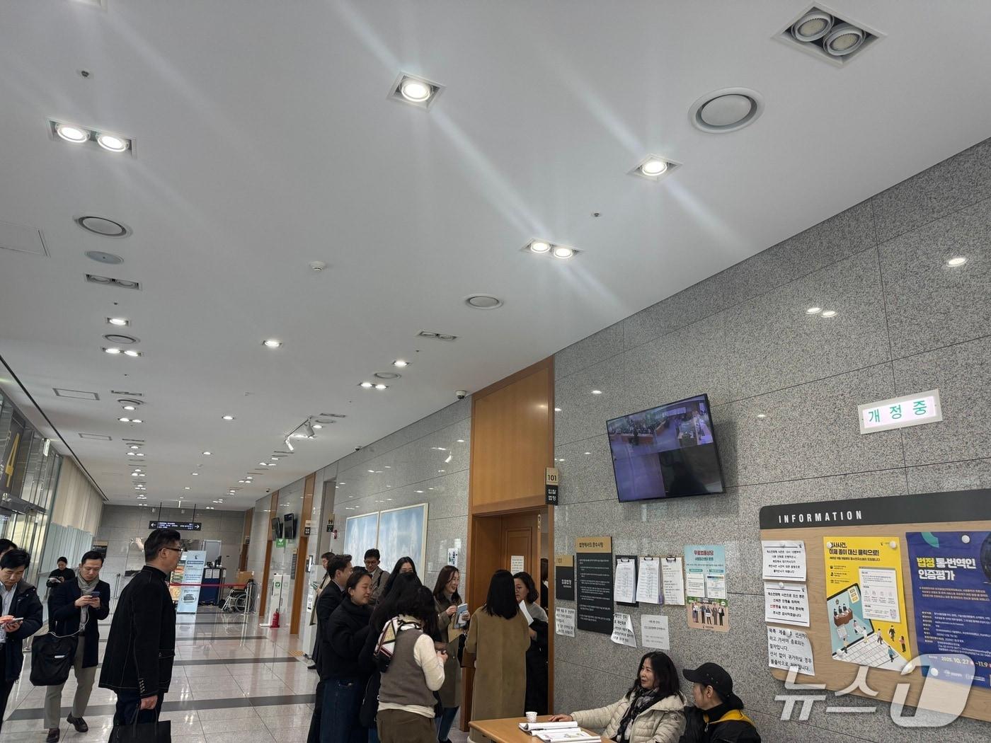 본문 이미지 - 9일 서울 송파구 동부지방법원 101호 경매 법정 앞 2026.03.09 ⓒ 뉴스1 윤주현 기자