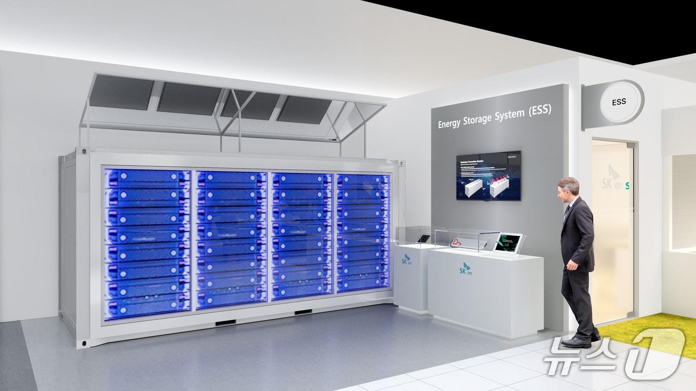 본문 이미지 - 사진 2) SK온 인터배터리 2026 전시관 내 ESS 제품(SK온 제공) 