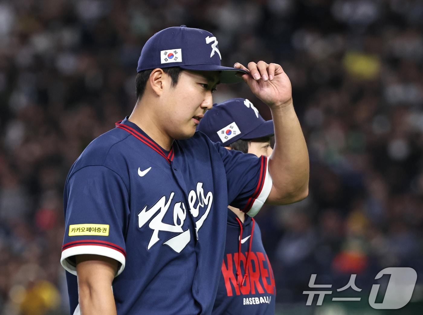 본문 이미지 - 9일 일본 도쿄돔에서 열린 2026 월드베이스볼클래식 조별리그 C조 대한민국과 호주의 경기. 대한민국 선발투수 손주영이 2회말 마운드를 내려오고 있다. 2026.3.9 ⓒ 뉴스1 구윤성 기자