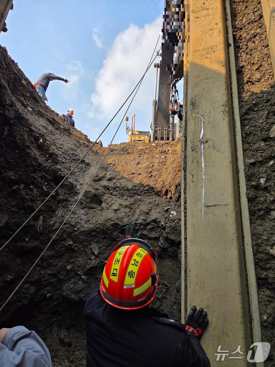 본문 이미지 - 청양 남양면 온직리 사고 현장. (청양소방서 제공, 재판매 및 DB금지) / 뉴스1