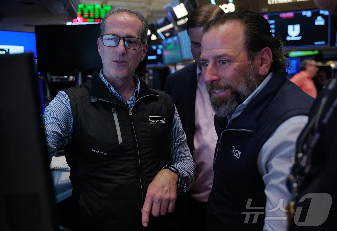 본문 이미지 - 뉴욕증권거래소 트레이더들 ⓒ AFP=뉴스1