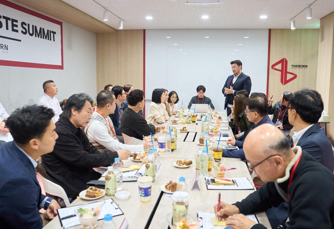 본문 이미지 - 해외 마스터 프랜차이즈 초청 행사 모습.(더본코리아 제공)
