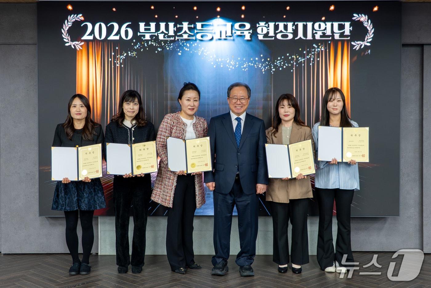 본문 이미지 - 위촉장 수여 모습.(부산시교육청 제공. 재판매 및 DB금지)