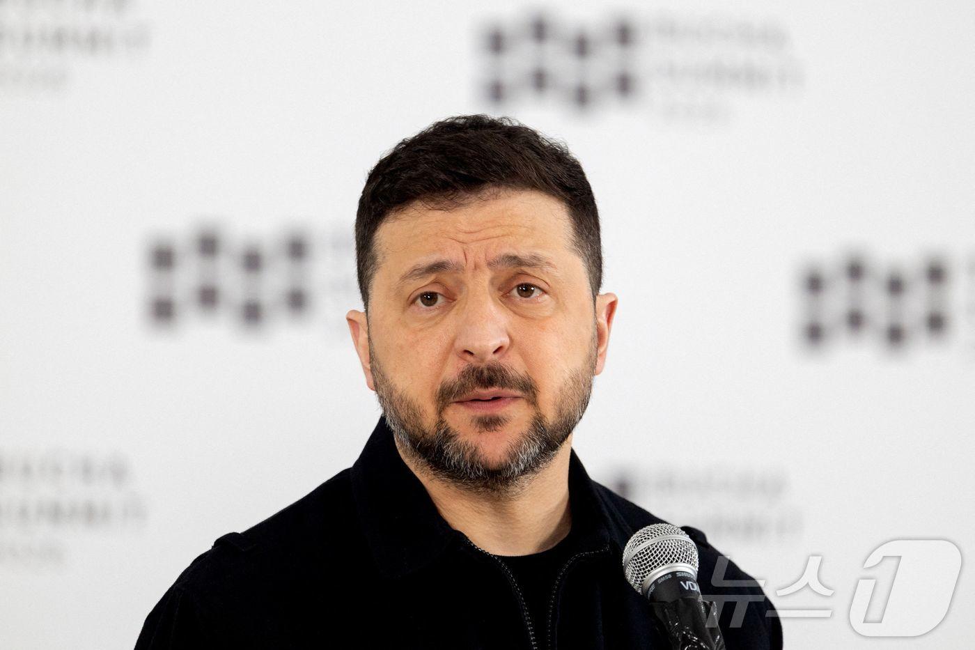 본문 이미지 - 볼로디미르 젤렌스키 우크라이나 대통령이 31일(현지시간) 우크라이나 부차에서 열린 부차 정상회의에서 기자회견을 하고 있다. ⓒ AFP=뉴스1