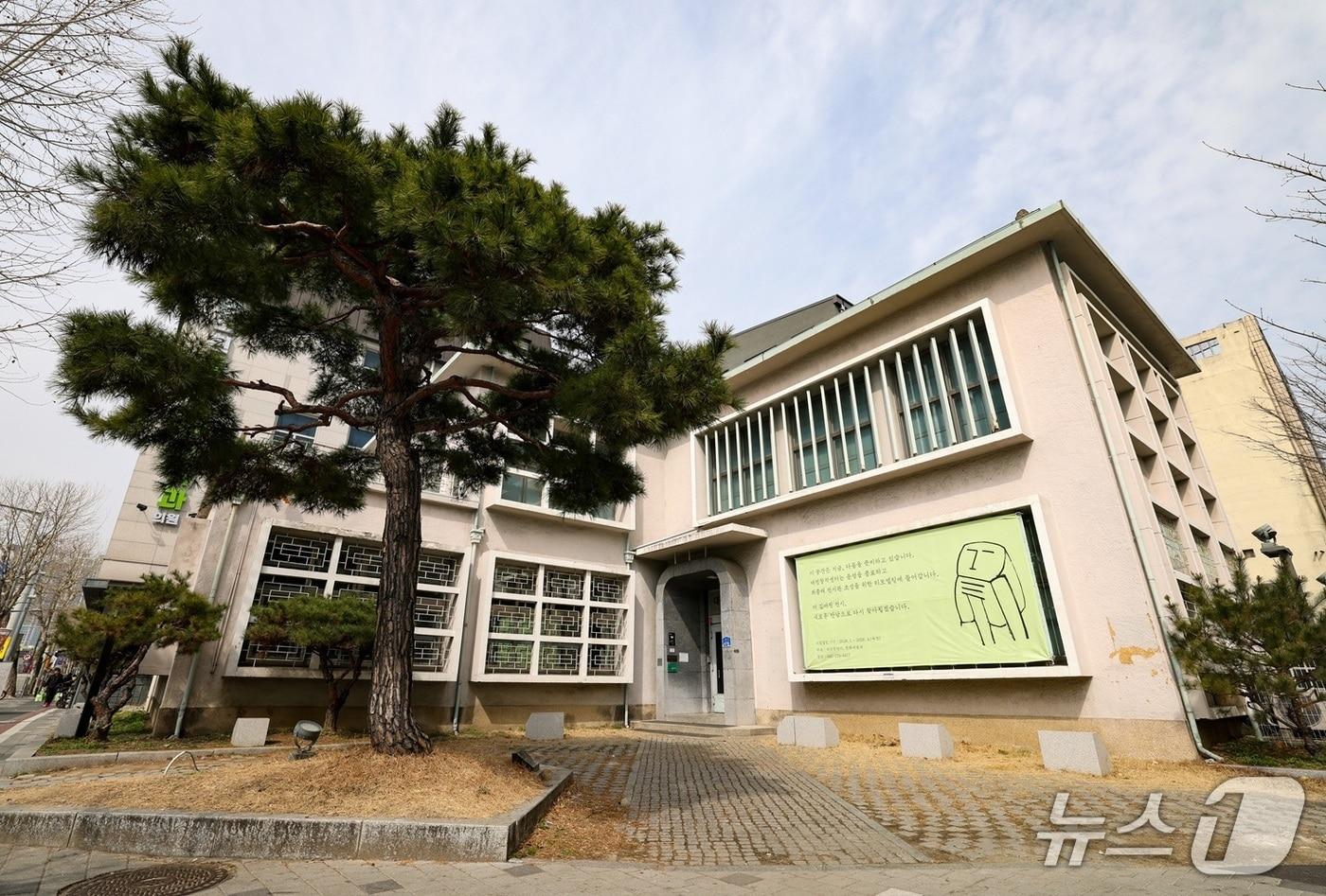 본문 이미지 - 대전창작센터를 활용해 조성한 최종태전시관 (대전시 제공) / 뉴스1