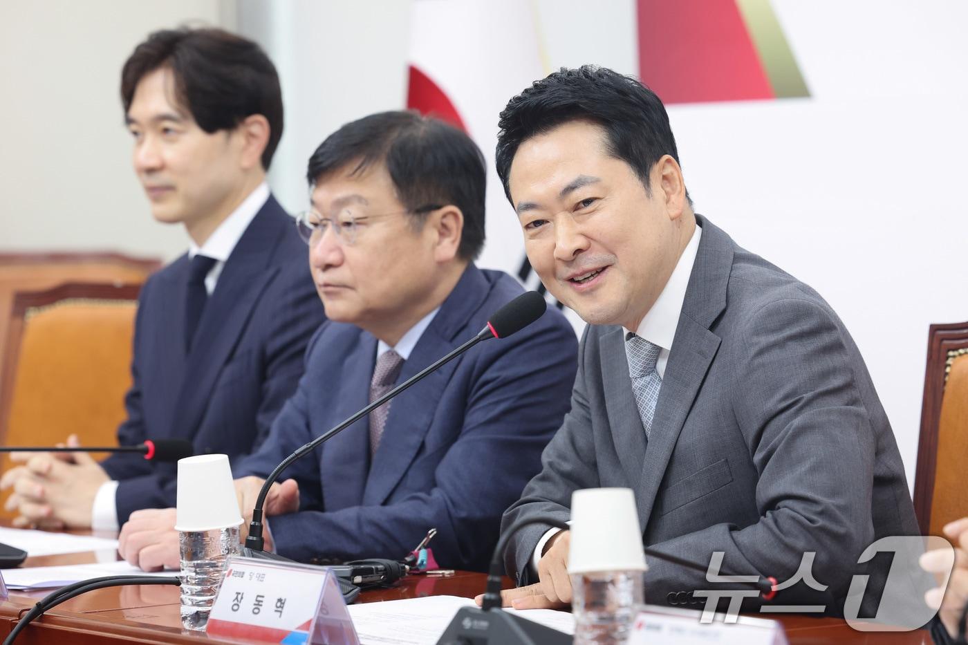 본문 이미지 - 장동혁 국민의힘 대표가 1일 서울 여의도 국회에 서열린 국민의힘 정책공모전 '국민의 아이디어, 정책이 됩니다' 시상식에서 인사말을 하고 있다. 2026.4.1 ⓒ 뉴스1 신웅수 기자