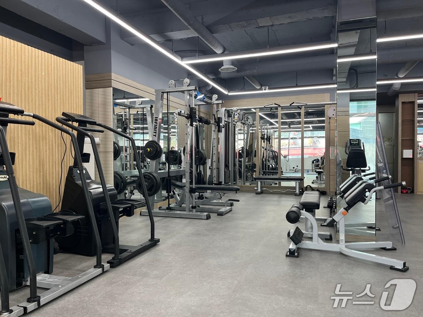 본문 이미지 - 어르신 전용 헬스장 사당점 내부 모습.(동작구 제공)