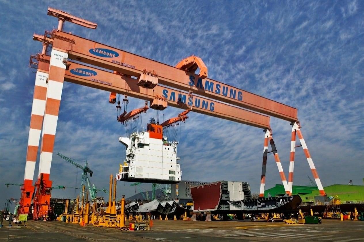 본문 이미지 - 삼성중공업 거제 조선소에서 선박을 건조하는 모습. (삼성중공업 제공)