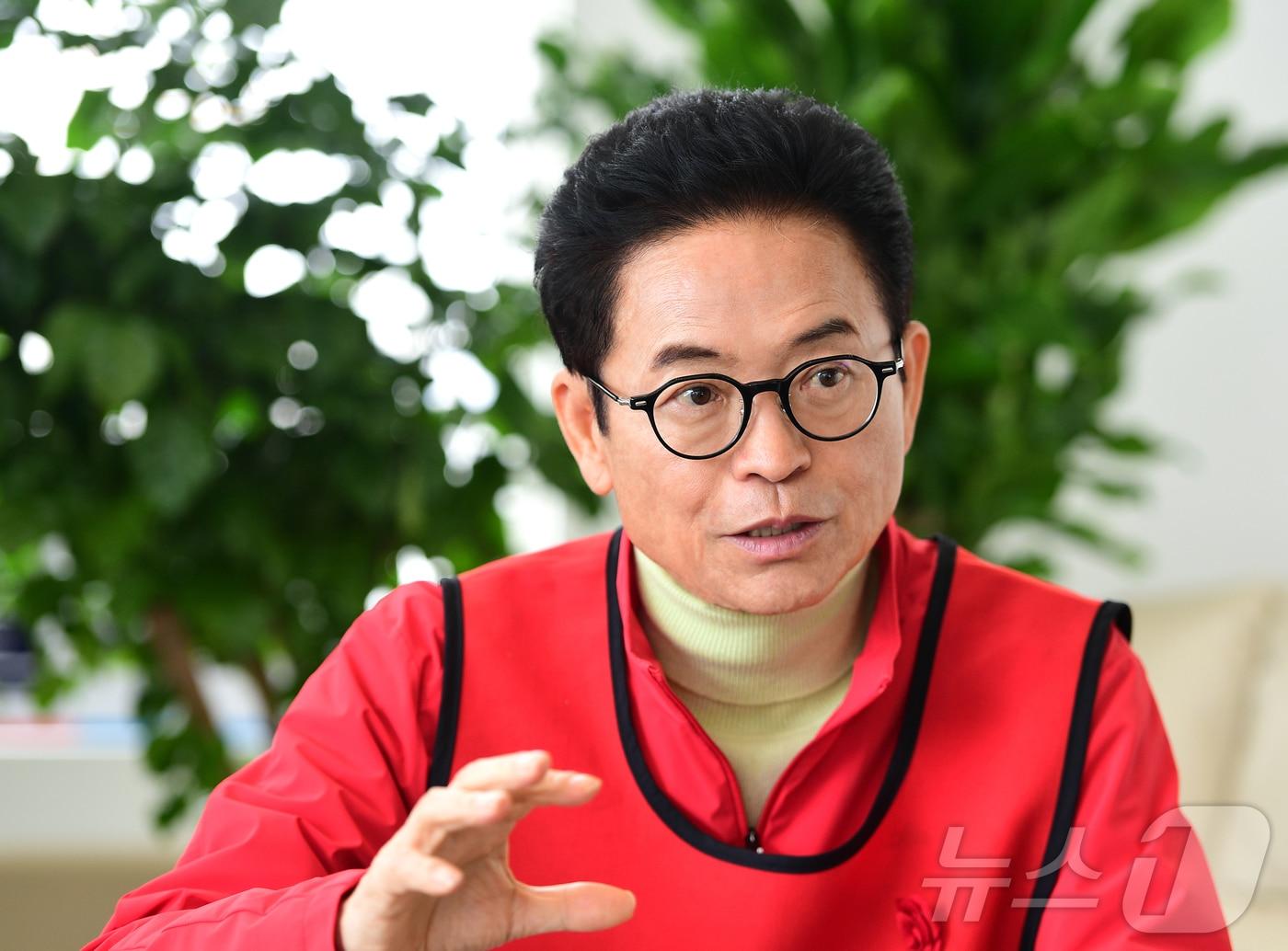 본문 이미지 - 이철우 경북도지사 예비후보가 "TK신공항 조기 건설, 영일만항 확장, 농업대전환 등을 통해 경북을 다시 대한민국의 중심으로 만들겠다"고 말했다. ⓒ 뉴스1 김대벽기자