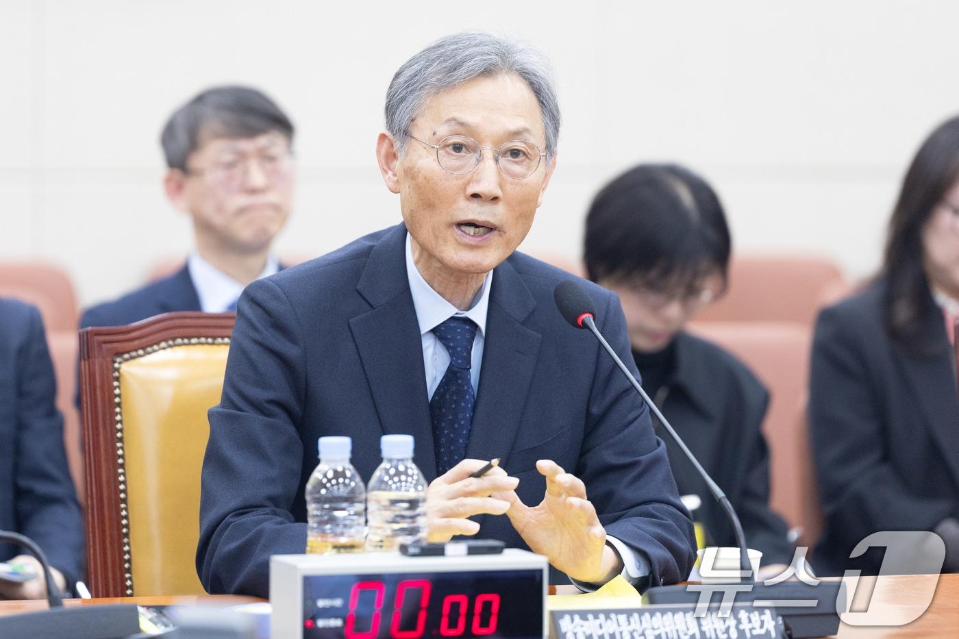 본문 이미지 - 고광헌 방송미디어통신심의위원회 위원장 후보자가 1일 서울 여의도 국회에서 열린 제433회국회(임시회) 과학기술정보방송통신위원회 인사청문회에 출석해 의원 질의에 답변하고 있다. 2026.4.1 ⓒ 뉴스1 이승배 기자