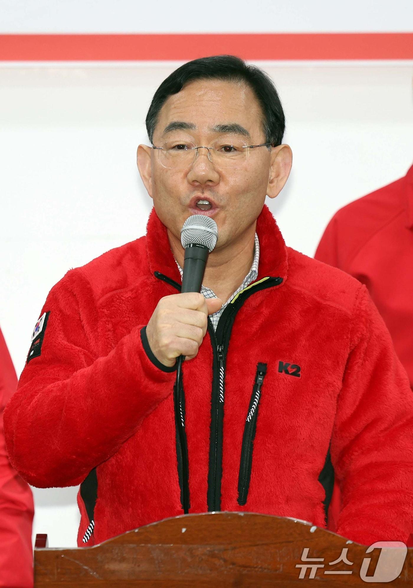 본문 이미지 - 1일 오전 대구 수성구 국민의힘 대구시당에서 열린 대구시장 경선 후보자 공정 경선 협약식에서 대구시장 경선 컷오프(공천 배제)된 주호영 의원이 발언하고 있다. 2026.4.1 ⓒ 뉴스1 공정식 기자