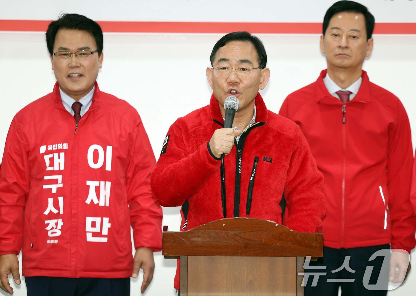 본문 이미지 - 1일 오전 대구 수성구 국민의힘 대구시당에서 열린 대구시장 경선 후보자 공정 경선 협약식에서 대구시장 경선 컷오프(공천 배제)된 주호영 의원이 발언하고 있다. 2026.4.1 ⓒ 뉴스1 공정식 기자