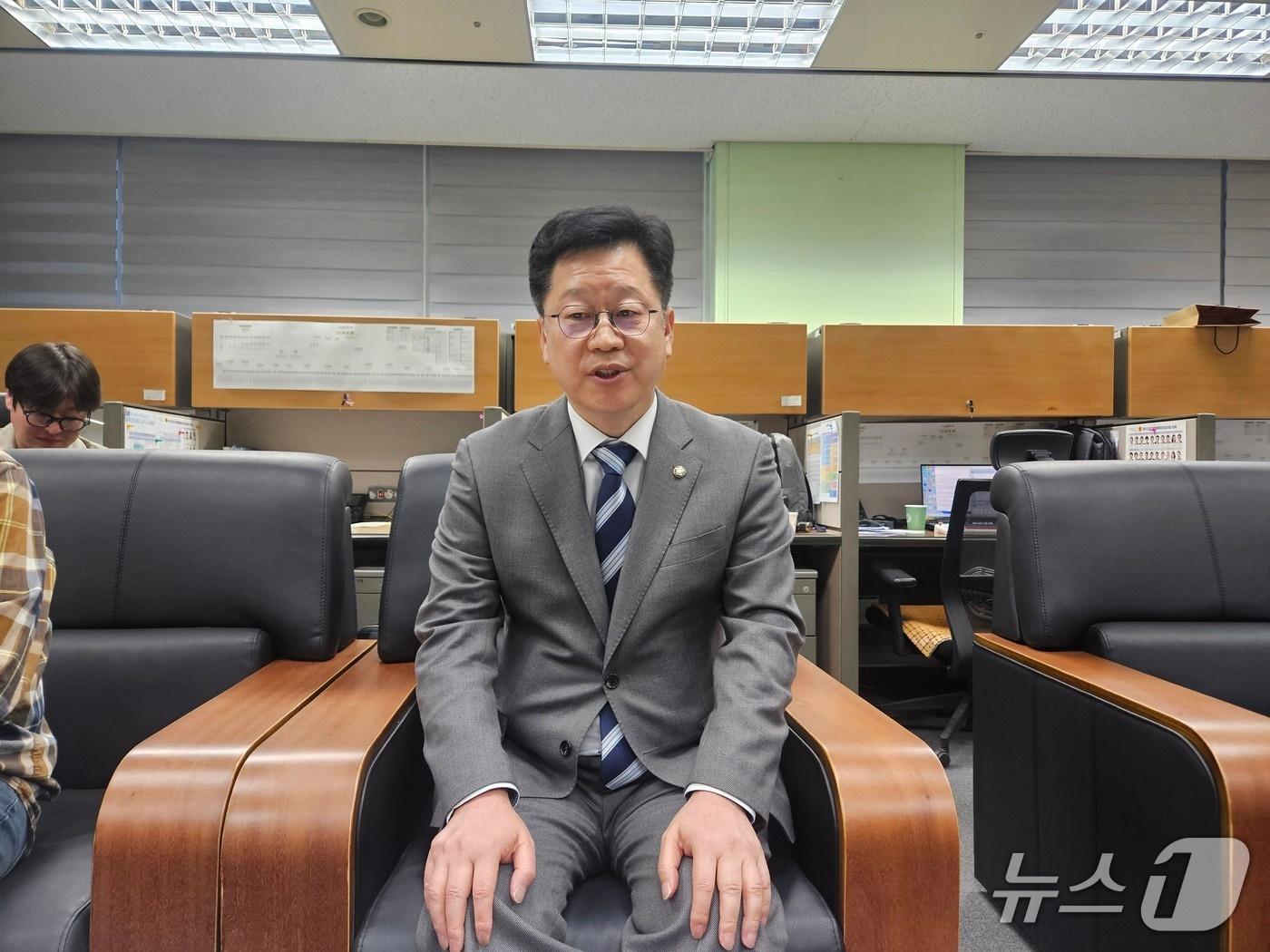 본문 이미지 - 1일 안호영 국회의원이 전북도의회 기자실에서 간담회를 갖고 있다.2026.4.1/뉴스1