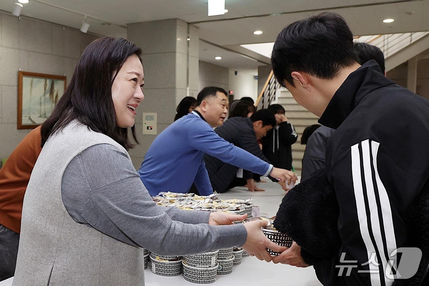 본문 이미지 - 우석대학교 천원의 아침밥 제공 모습.(우석대 제공. 재판매 및 DB금지)