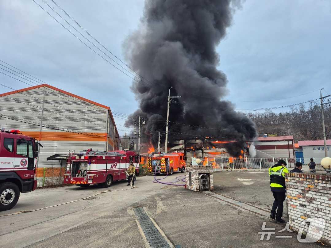 본문 이미지 - 강원 원주 호저면 주산리 화재 현장.(강원도소방본부 제공, 재판매 및 DB금지)
