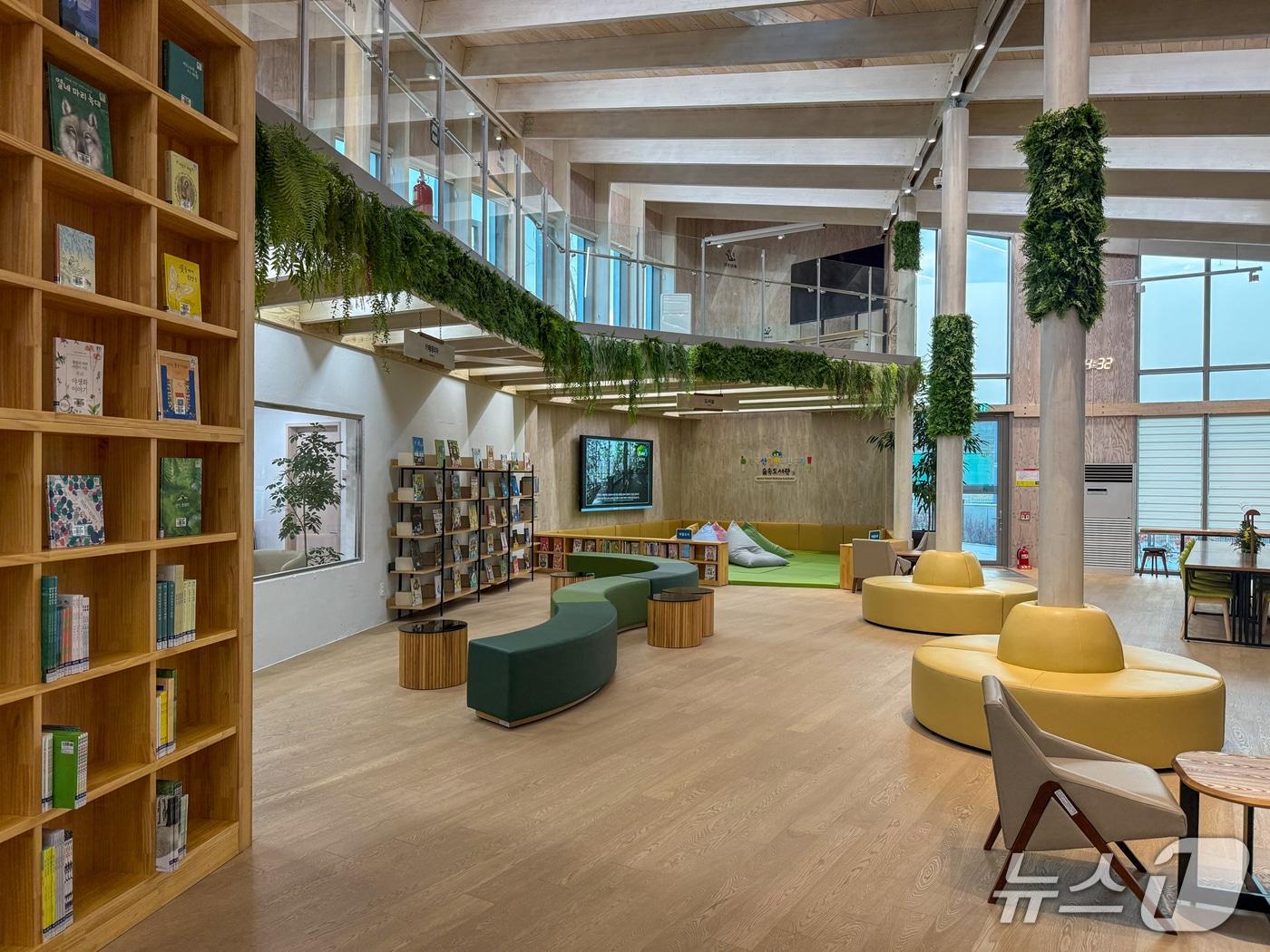 본문 이미지 - 숲속도서관 (한국산림복지진흥원 제공.재판매 및 DB금지)/뉴스1