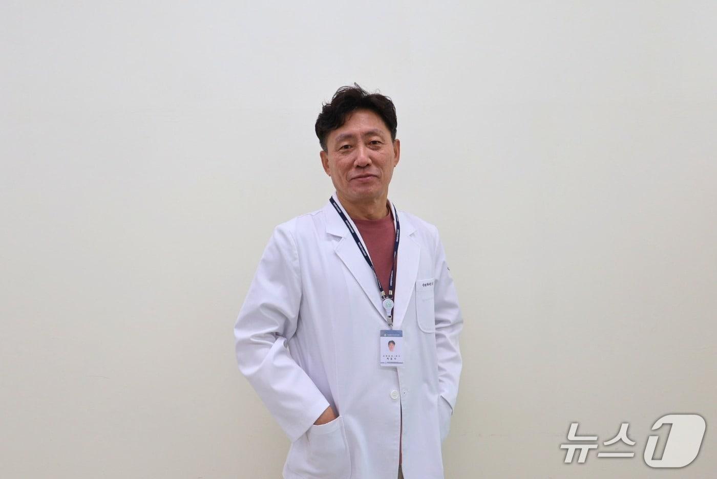 본문 이미지 - 강릉의료원에 새로 영입된 허용석 신경외과 전문의.(강릉의료원 제공, 재판매 및 DB 금지) 2026.4.1/뉴스1