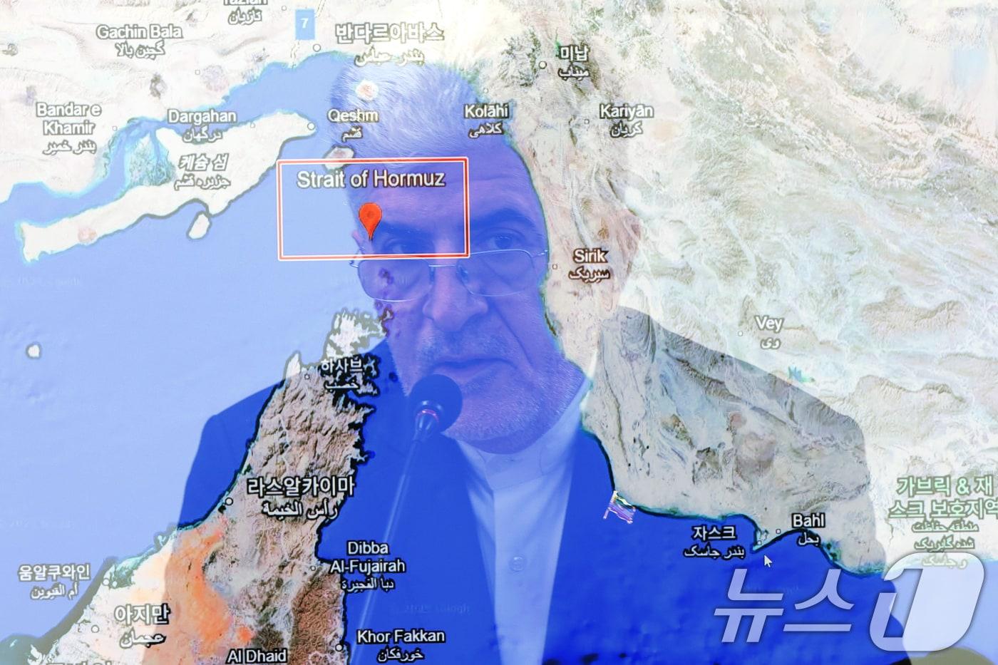 본문 이미지 - 사이드 쿠제치 주한 이란 대사가 1일 오후 서울 영등포구 여의도 서민민생대책위원회에서 열린 '주한 이란 대사 및 기자 초청 토론회'에서 인사말을 하고 있다. (다중노출 촬영) 2026.4.1 ⓒ 뉴스1 황기선 기자