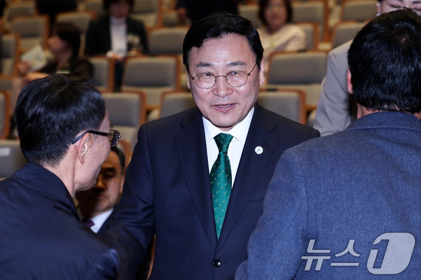 본문 이미지 - 정근식 서울시교육감이 1일 오후 서울 용산구 서울시교육청 신청사 대강당에서 열린 개청식에 참석하고 있다. 2026.4.1 ⓒ 뉴스1 임지훈 인턴기자