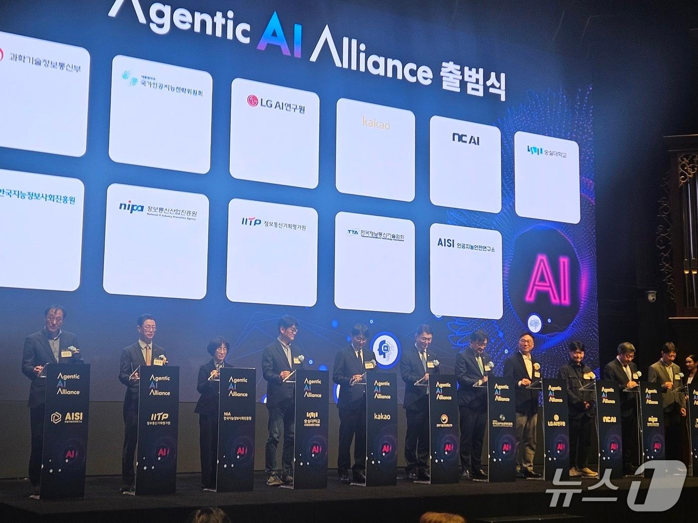 본문 이미지 - 과학기술정보통신부는 1일 국가 AI 에이전트 생태계 발전을 위해 민·관 협의체 '에이전틱 AI 얼라이언스' 출범식을 개최했다.