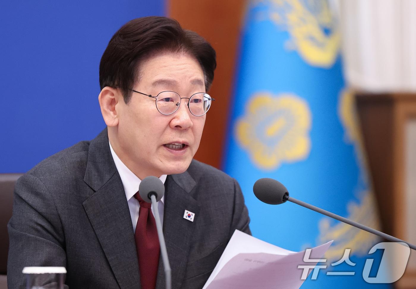 본문 이미지 - 이재명 대통령이 1일 청와대에서 열린 제3차 비상경제점검회의에서 발언하고 있다. 2026.4.1 ⓒ 뉴스1 허경 기자