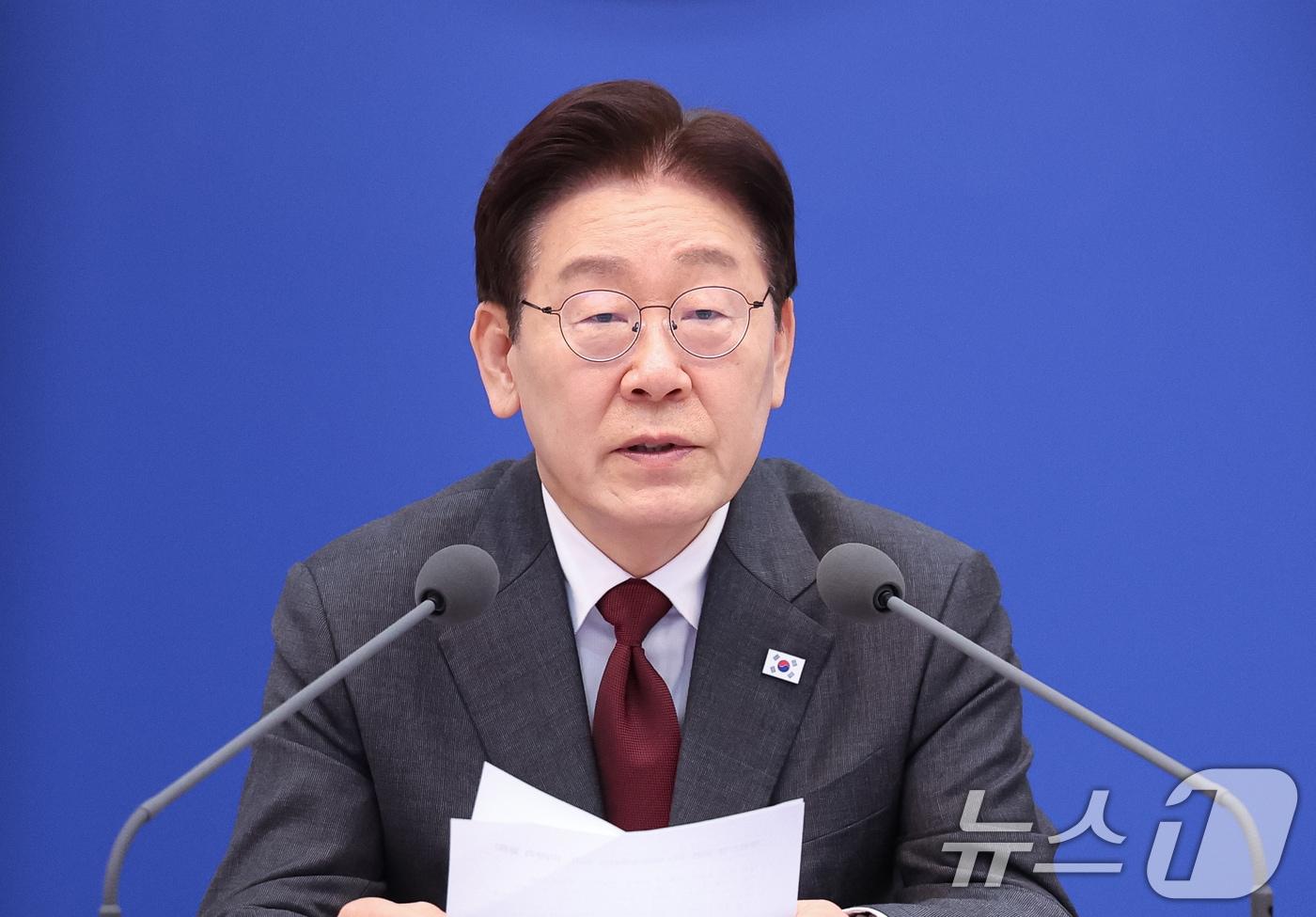 본문 이미지 - 이재명 대통령이 1일 청와대에서 열린 제3차 비상경제점검회의에서 발언하고 있다. 2026.4.1 ⓒ 뉴스1 허경 기자