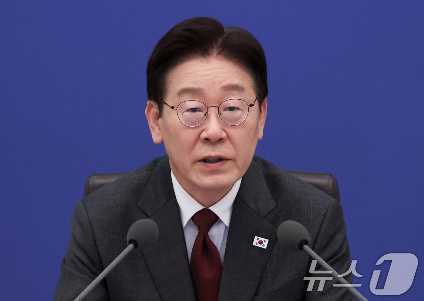 본문 이미지 - 이재명 대통령이 1일 청와대에서 열린 제3차 비상경제점검회의에서 발언하고 있다. 2026.4.1 ⓒ 뉴스1 허경 기자