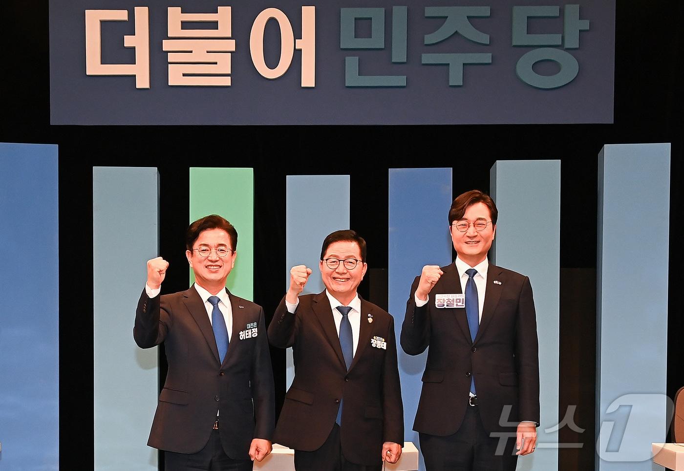 본문 이미지 - 허태정(왼쪽부터), 장종태, 장철민 더불어민주당 대전시장 예비후보가 1일 대전 MBC에서 진행된 더불어민주당 대전시장 후보 합동 토론회에서 포즈를 취하고 있다. (공동취재) 2026.4.1 ⓒ 뉴스1 김기태 기자