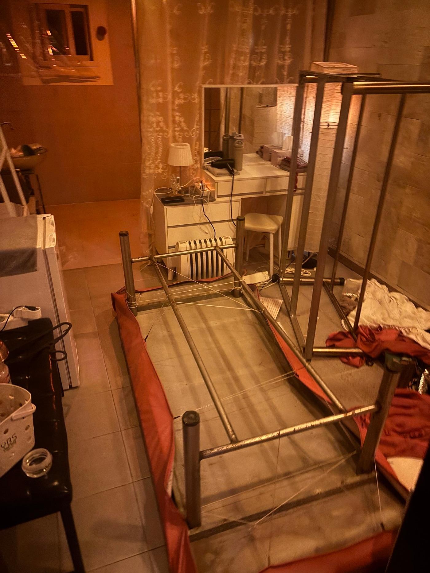 본문 이미지 -  경찰이 압수한 대형 성매매 업소의 침대.(서울경찰청 제공), ⓒ 뉴스1 