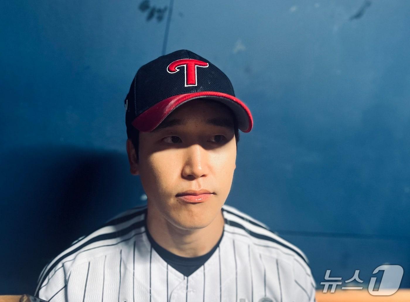 본문 이미지 - LG 트윈스 구본혁이 1일 열린 2026 KBO리그 잠실 KIA 타이거즈전에서 팀의 7-2 승리를 이끈 뒤 인터뷰하고 있다. 2026.4.1 ⓒ 뉴스1 이상철 기자