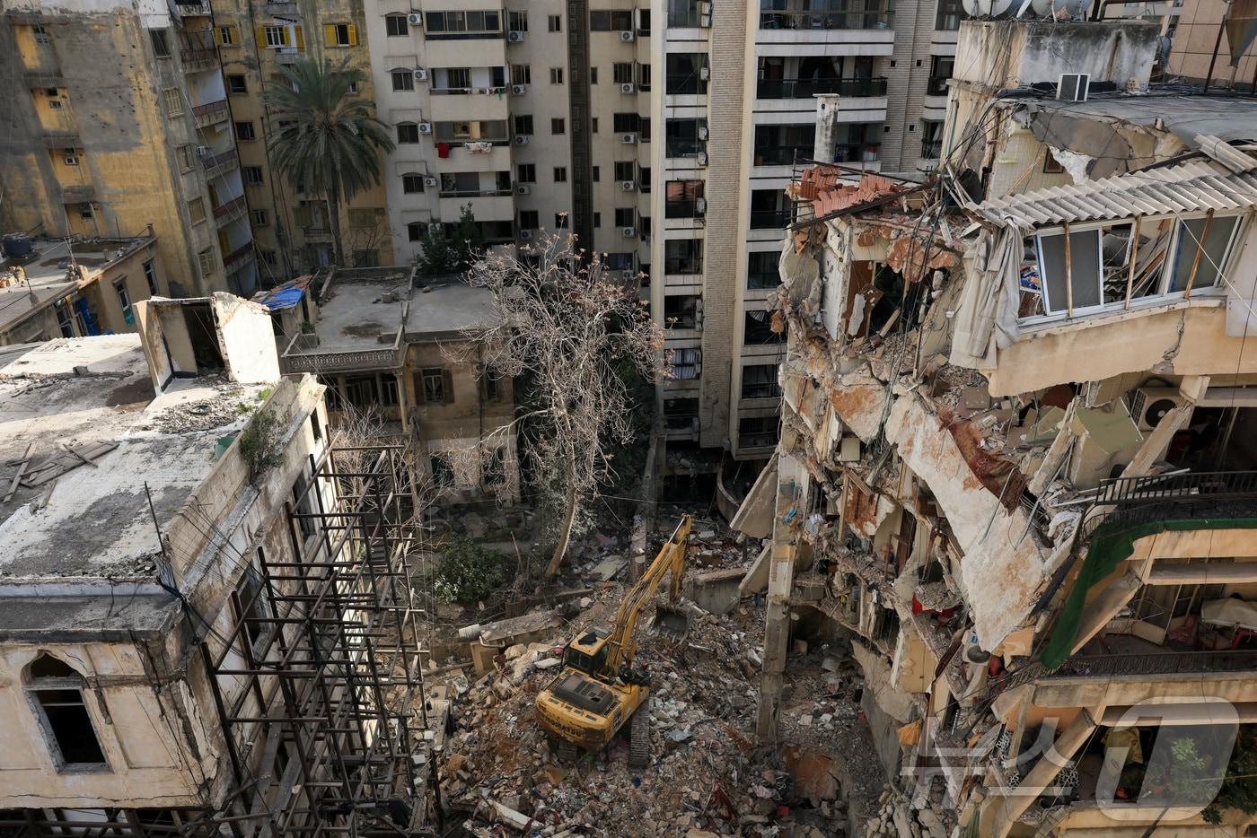 본문 이미지 - 이스라엘 공습을 당한 레바논 베이루트의 건물. 2026.4.10 ⓒ 뉴스1 ⓒ 로이터=뉴스1