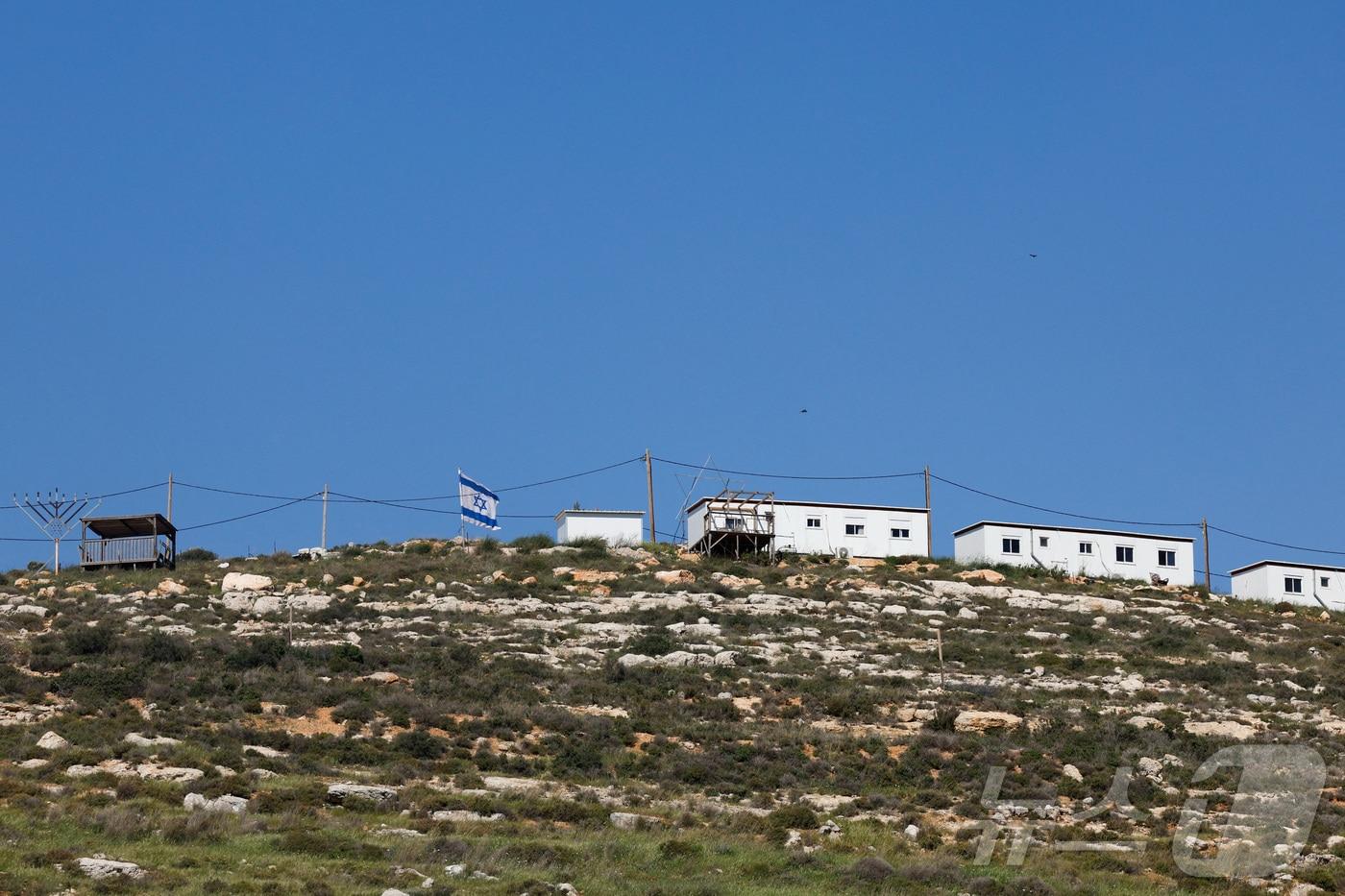 본문 이미지 - 요르단강 서안지구 나블루스 인근에 건설된 이스라엘의 신규 정착촌. 2026.04.09. ⓒ 로이터=뉴스1