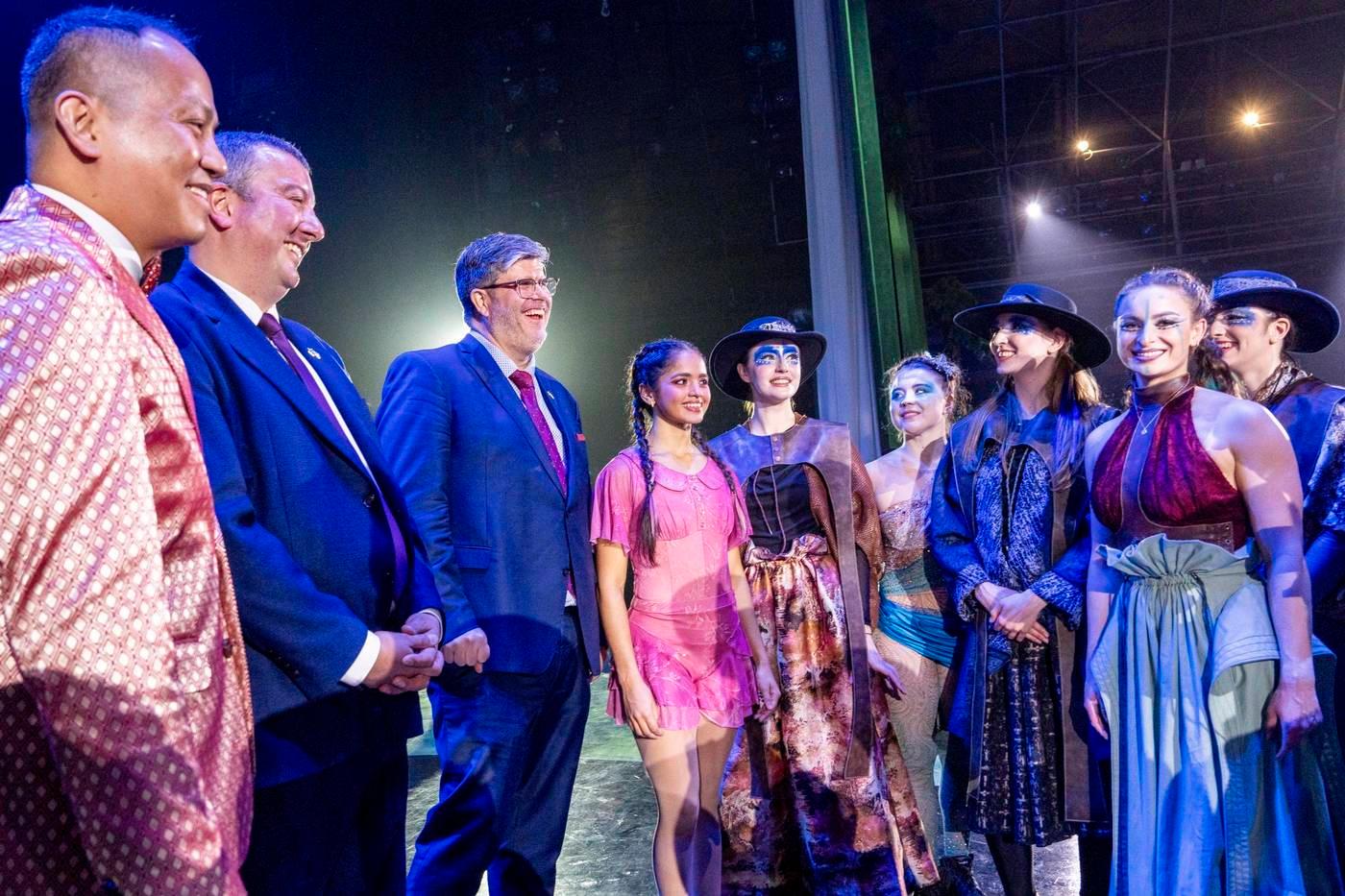 본문 이미지 - 다미앙 페레이라 주한 퀘벡정부 대표(왼쪽에서 두번째), 필립 라포르튠 주한 캐나다 대사가 에버랜드를 방문헀다.(에버랜드 제공)