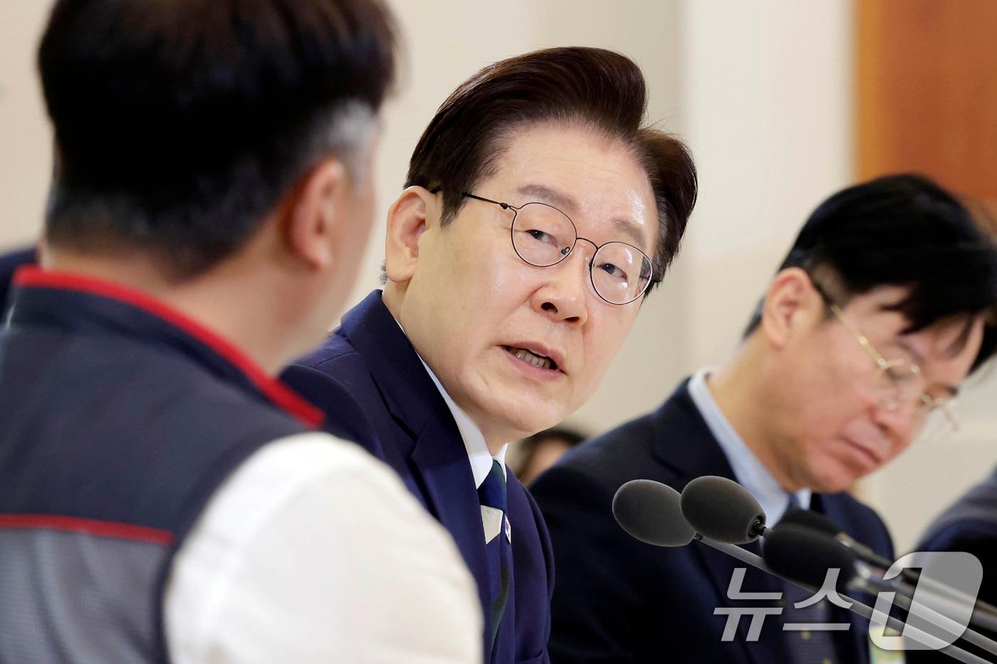 본문 이미지 - 이재명 대통령이 10일 청와대에서 열린 전국민주노동조합총연맹 초청 간담회에서 발언하고 있다. 2026.4.10 ⓒ 뉴스1 이재명 기자