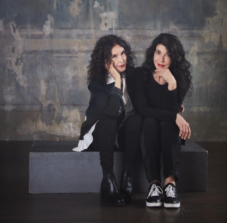 본문 이미지 - '자매 피아니스트' 카티아(왼쪽)와 마리엘 라베크.(LG아트센터 제공)