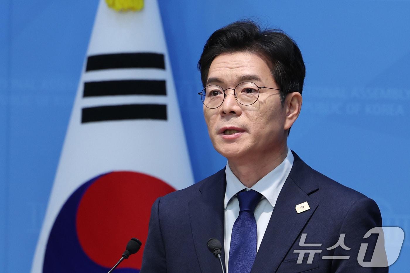 본문 이미지 - 6.3 지방선거 더불어민주당 서울시장 후보로 선출된 정원오 전 성동구청장이 10일 서울 여의도 국회 소통관에서 기자회견을 하고 있다. 2026.4.10 ⓒ 뉴스1 신웅수 기자