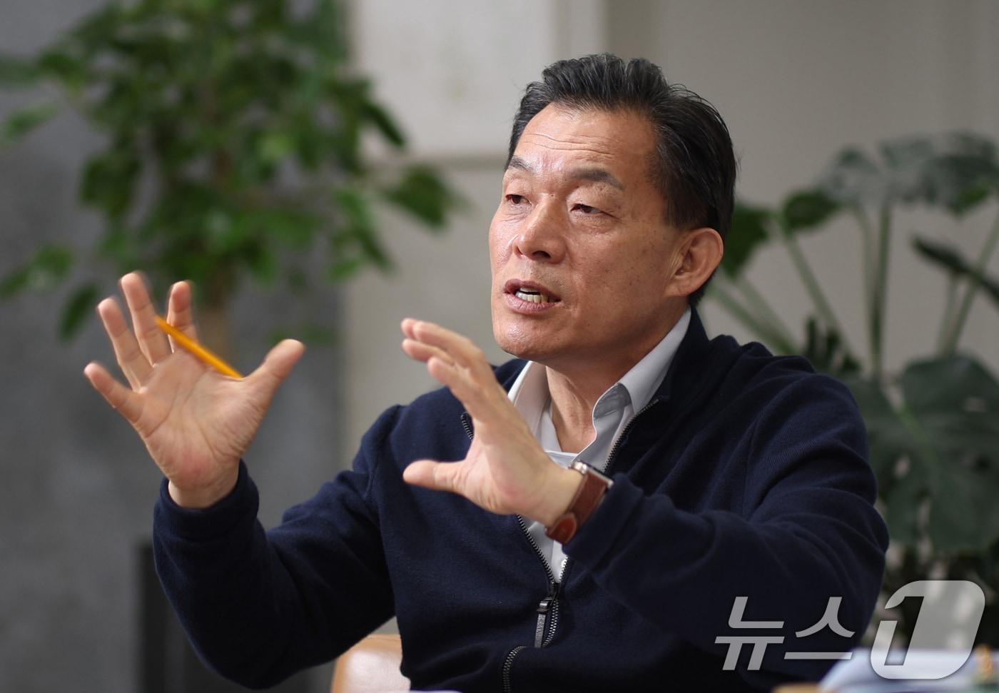본문 이미지 - 이재준 수원시장이 10일 경기 수원시 팔달구 수원시청 집무실에서 뉴스1과 인터뷰를 하고 있다. ⓒ 뉴스1 김영운 기자
