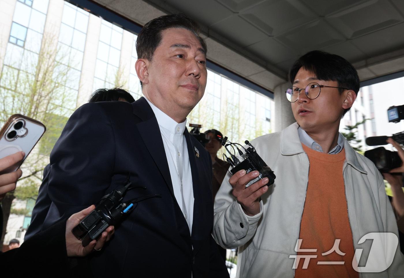 본문 이미지 - 각종 비위 의혹으로 수사를 받고 있는 김병기 무소속 의원 ⓒ 뉴스1 이광호 기자