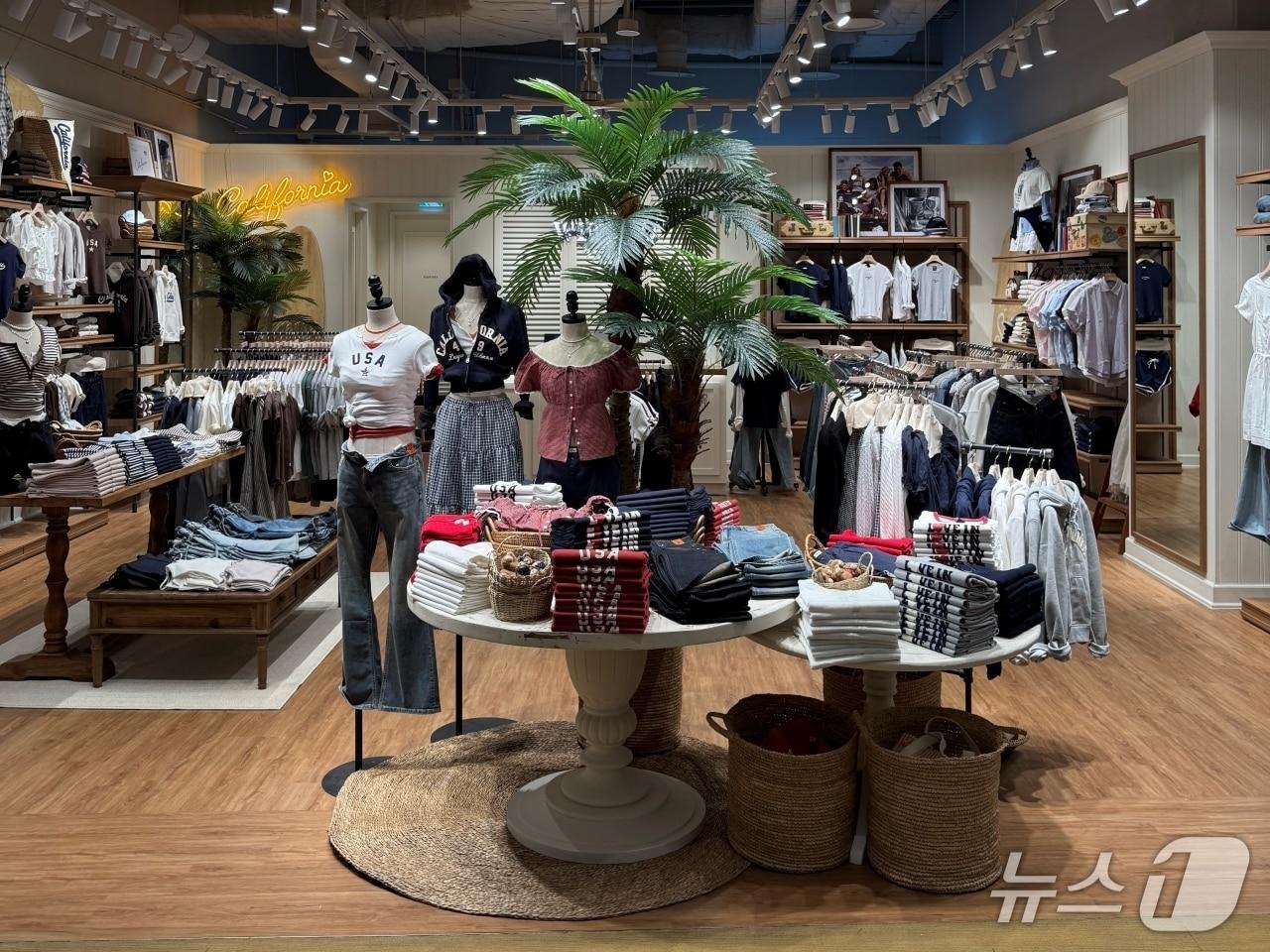 본문 이미지 - 이랜드 후아유 잠실 롯데월드몰점(이랜드월드 제공)