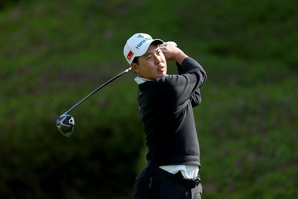 본문 이미지 - 12일 대전 하나시티즌 홈 경기에 시축에 나서는 이승민. (KPGA 제공)