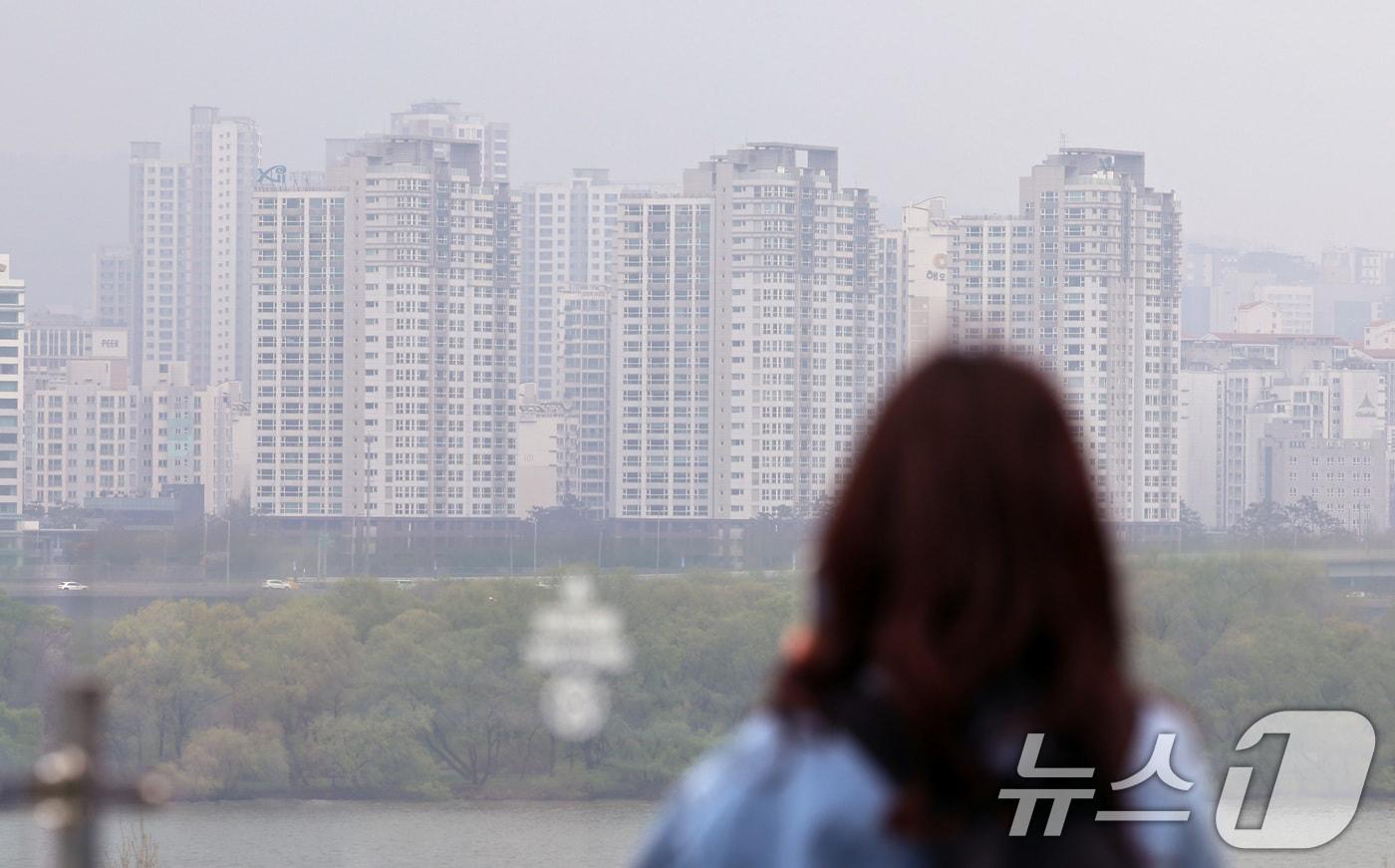 본문 이미지 - 서울 한강 이북지역의 한 아파트 단지. 2026.4.10 ⓒ 뉴스1 구윤성 기자