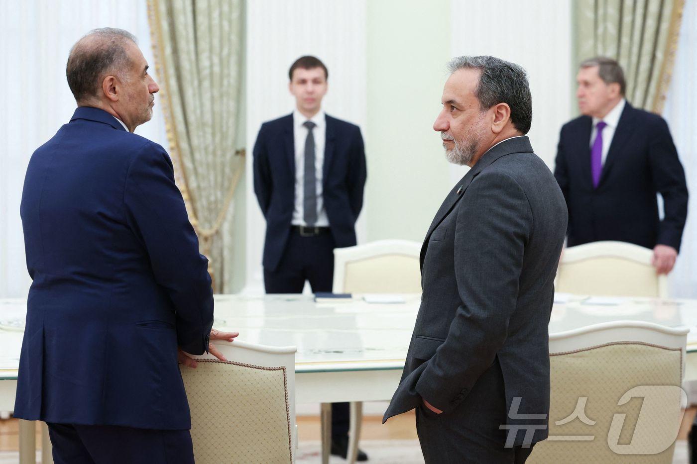본문 이미지 - 아바스 아라그치 이란 외무장관. (앞줄 오른쪽) ⓒ AFP=뉴스1