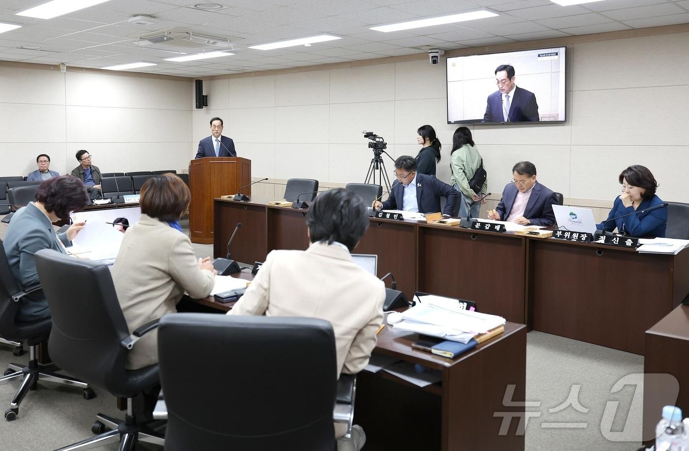 본문 이미지 - 여수시의회가 7일 여수문화재단 대표이사에 대한 인사청문회를 진행하고 있다. (여수시의회 제공. 재판매 및 DB금지) 2026.4.10 ⓒ 뉴스1 김성준 기자